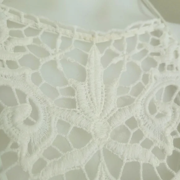 BECCA High Neck Crochet Floral Lace Bikini Top L EUC White Halter - Picture 3 of 10